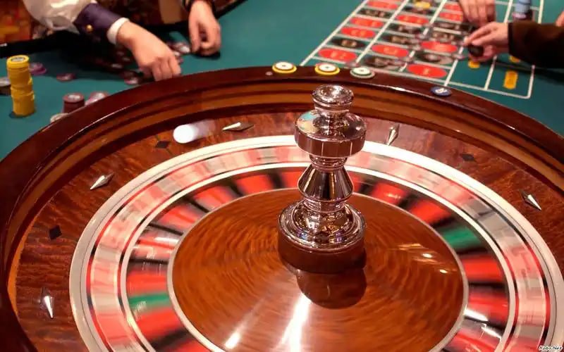 Live dealer table game streamed on mobile at free 100 jili Philippines